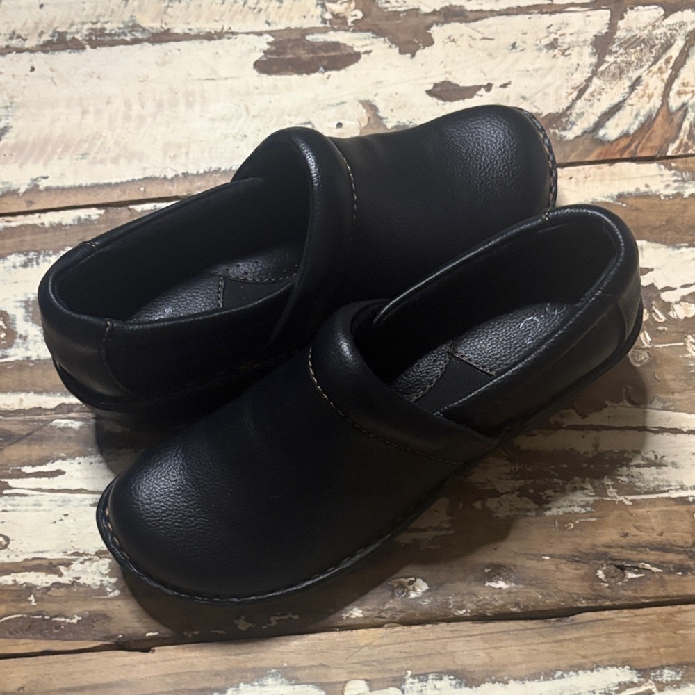 b.o.c. Women's Black Leather Mules - Picture 9 of 9